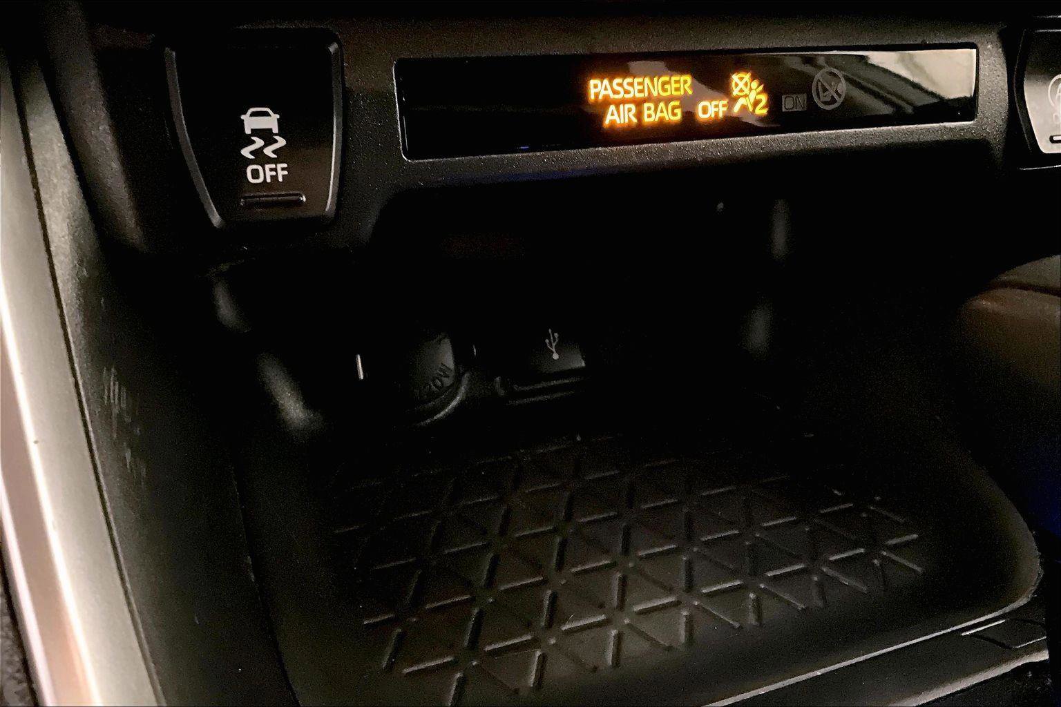 Used 2020 Toyota RAV4 LE w/ All Weather Liner Package image 31