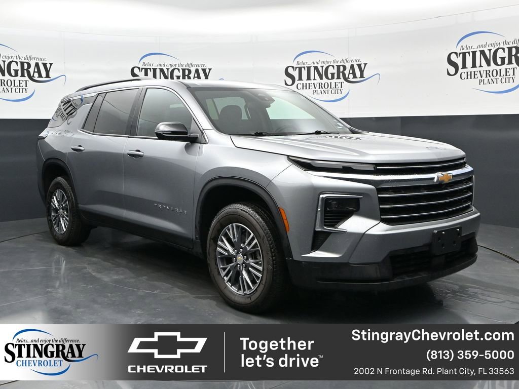 Used 2026 Chevrolet Traverse LT FWD image 1