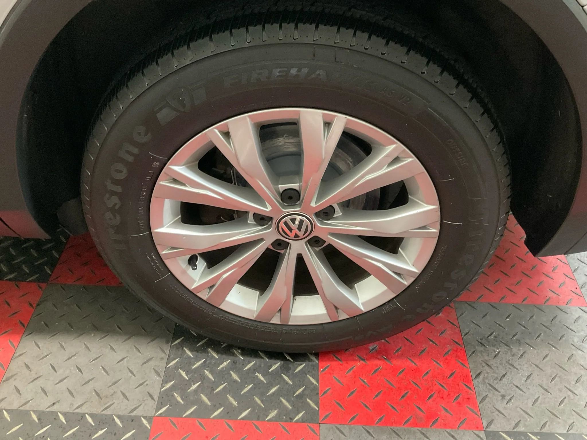 Used 2018 Volkswagen Tiguan SE w/ Panoramic Sunroof Package image 7