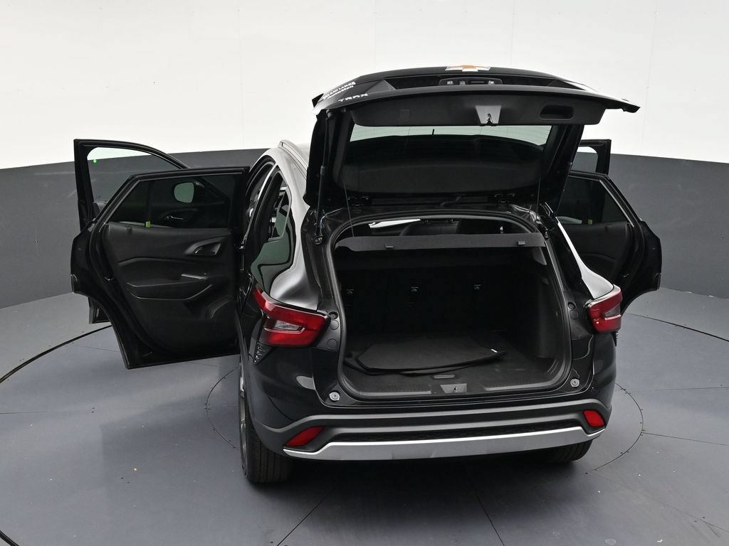 Used 2025 Chevrolet Trax LT w/ Driver Confidence Package FWD image 29