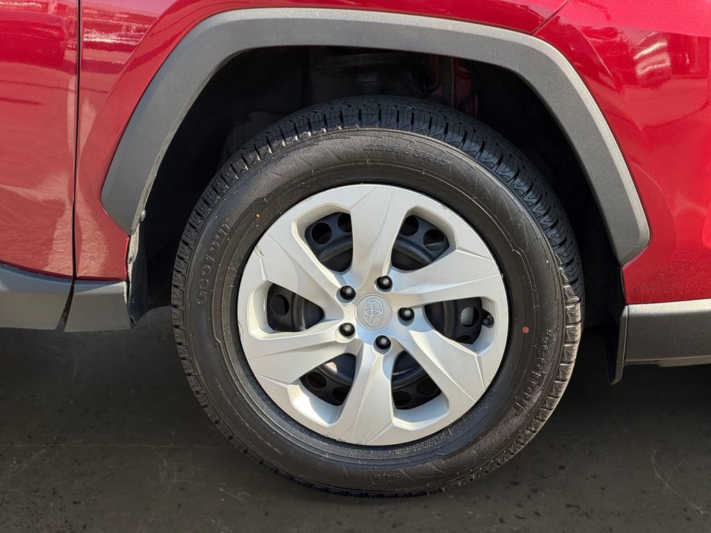 Used 2024 Toyota RAV4 LE AWD/4WD image 10