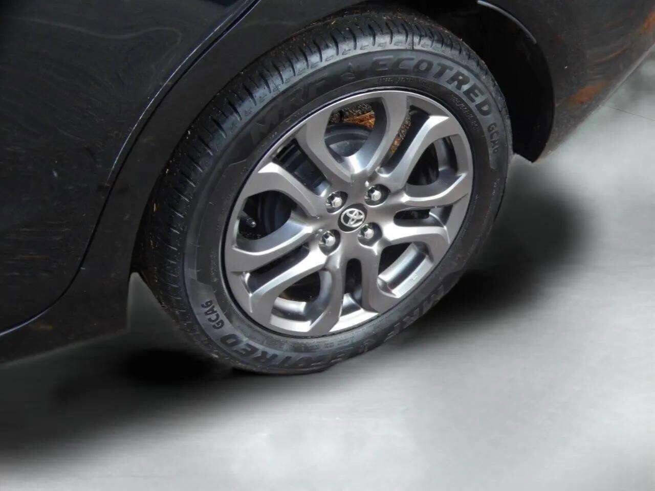 Used 2019 Toyota Yaris XLE image 41