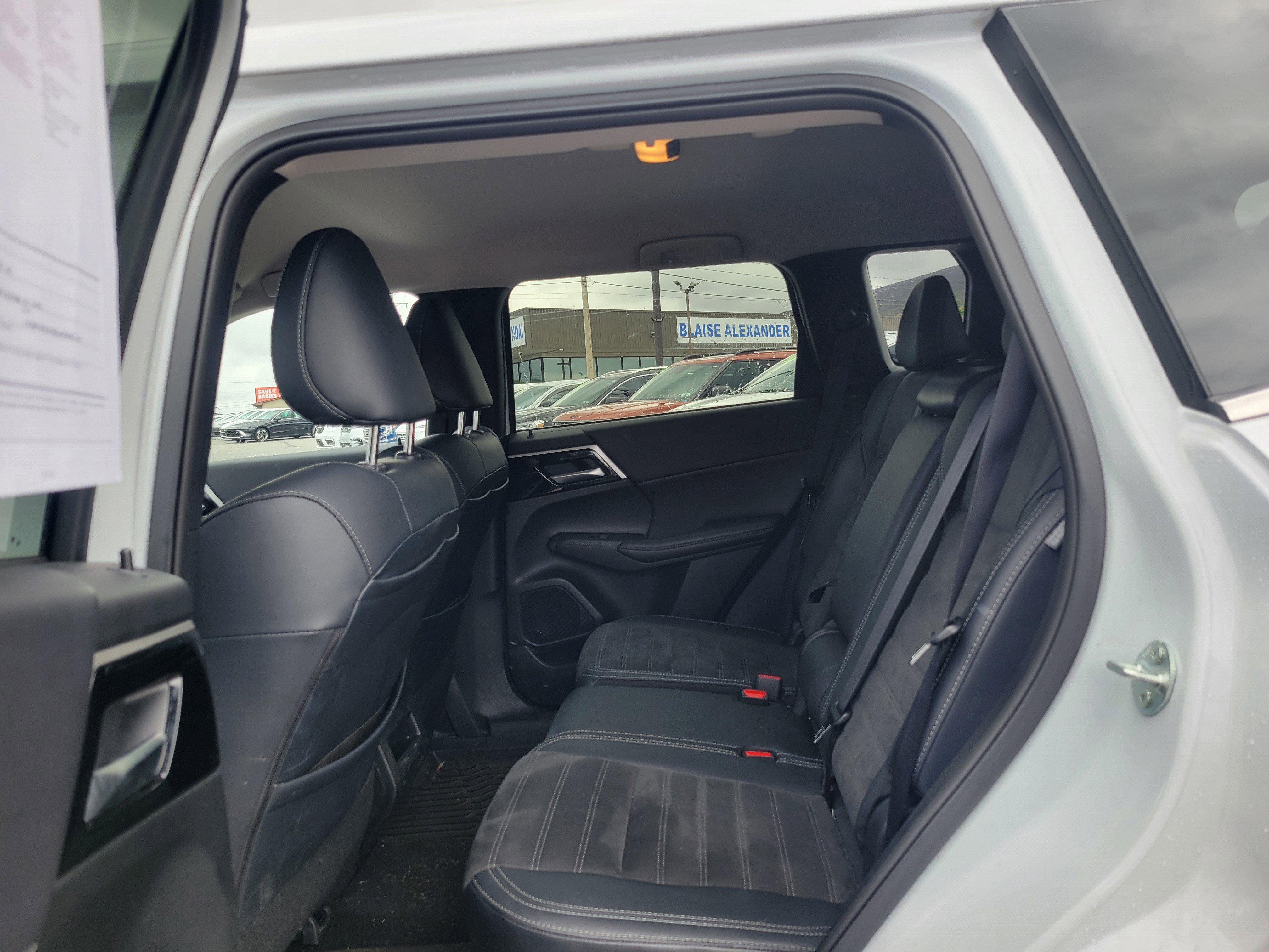 Used 2024 Mitsubishi Outlander SE AWD/4WD image 8
