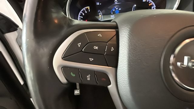 Used 2020 Jeep Grand Cherokee Altitude AWD/4WD image 15