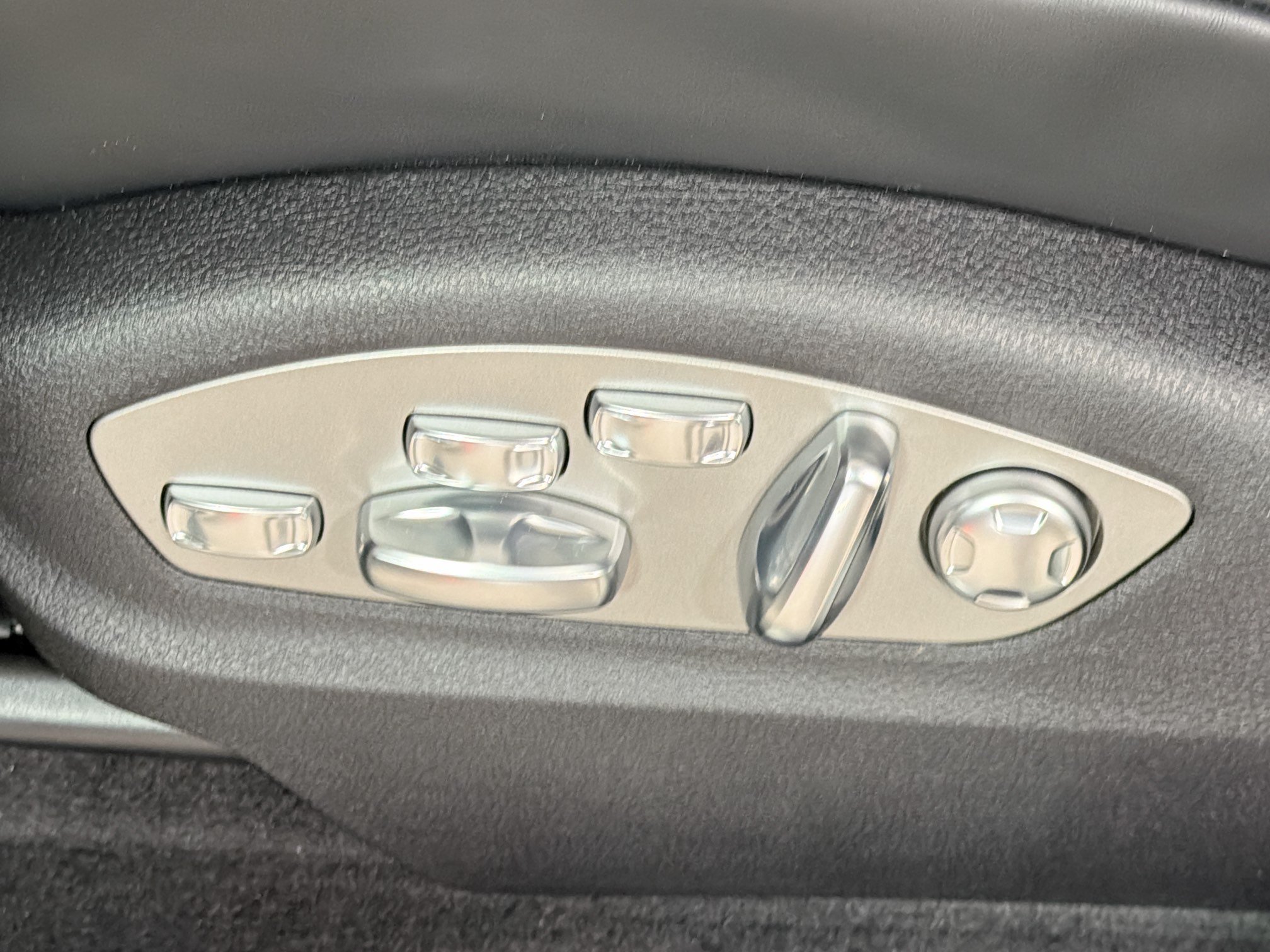 Certified 2026 Porsche Macan S AWD/4WD image 25