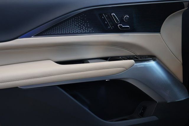 New 2026 Cadillac Lyriq V image 7