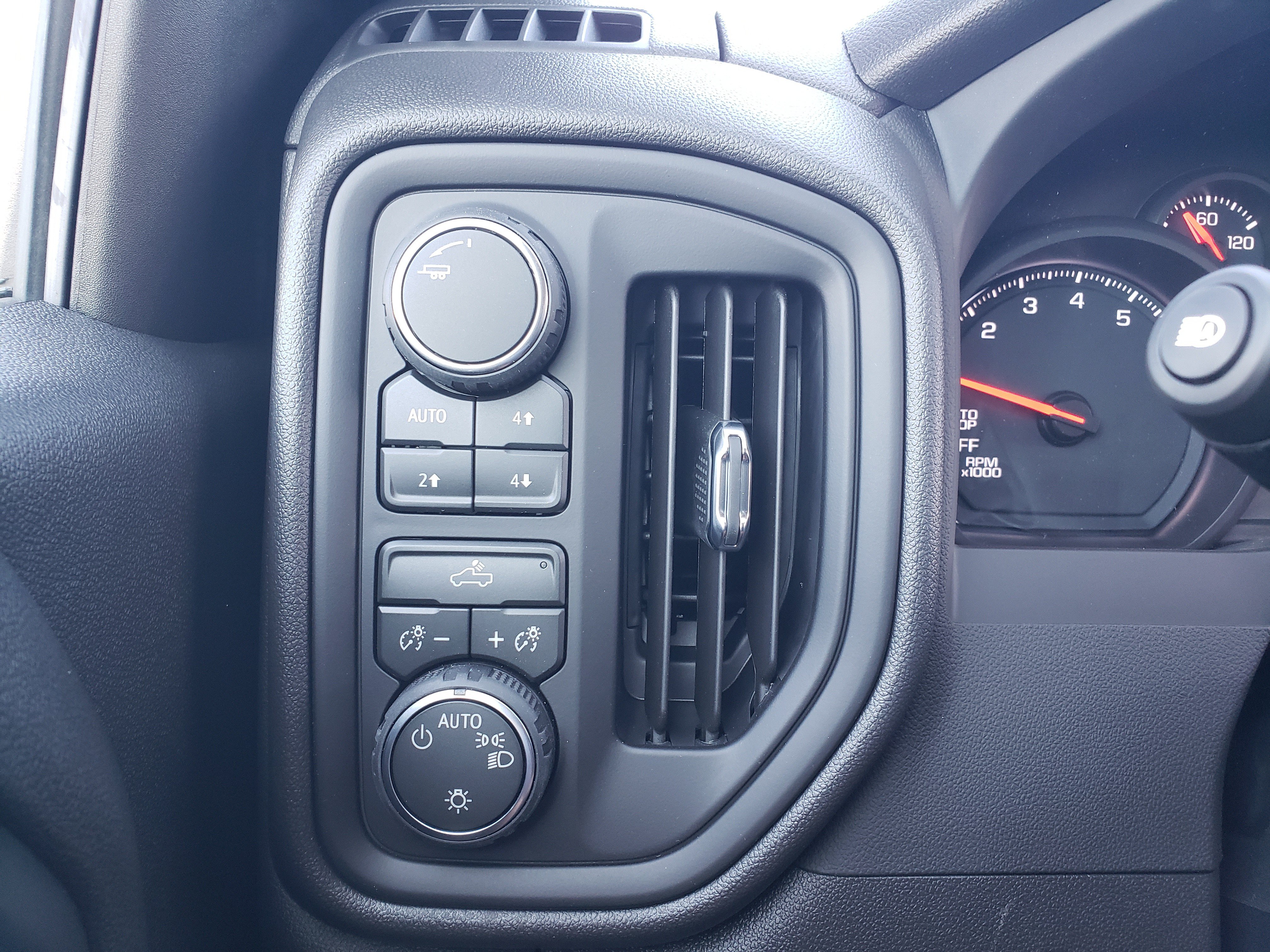 New 2026 Chevrolet Silverado 1500 Custom Trail Boss w/ LPO, Dark Essentials Package AWD/4WD image 13