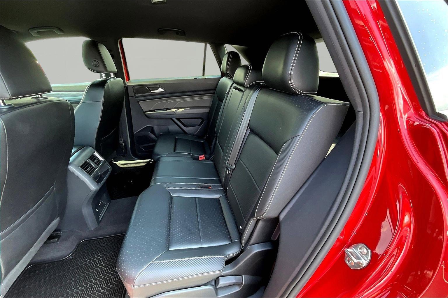 Used 2022 Volkswagen Atlas Cross Sport SE w/ Black Wheel Package AWD/4WD image 22