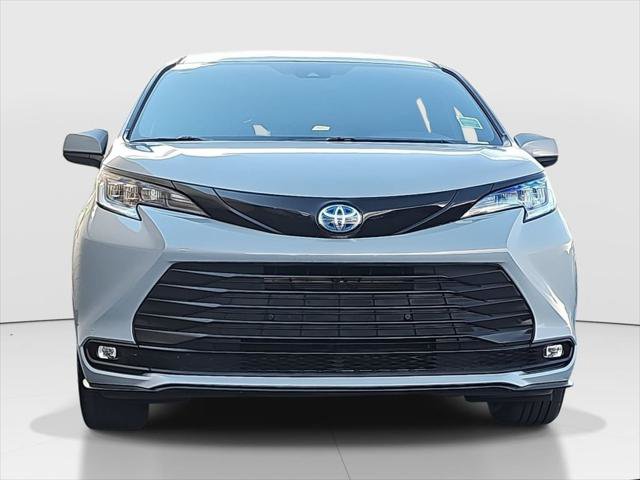 Certified 2025 Toyota Sienna XLE Woodland Edition AWD/4WD image 2