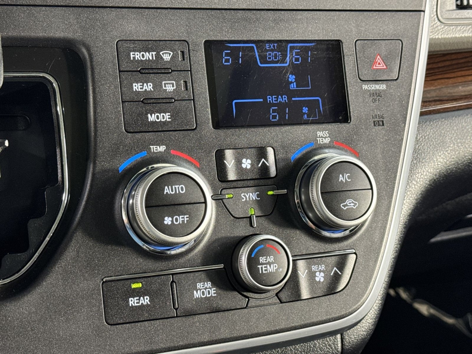 Used 2017 Toyota Sienna Limited Premium AWD/4WD image 33