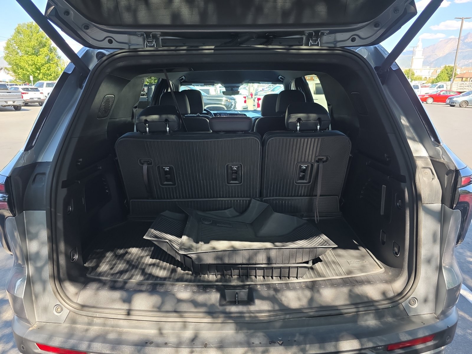 Used 2024 Chevrolet Traverse Z71 w/ Enhanced Driving Package AWD/4WD image 28
