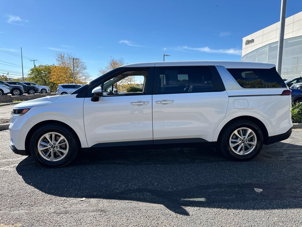 Used 2024 Kia Carnival LX FWD image 8