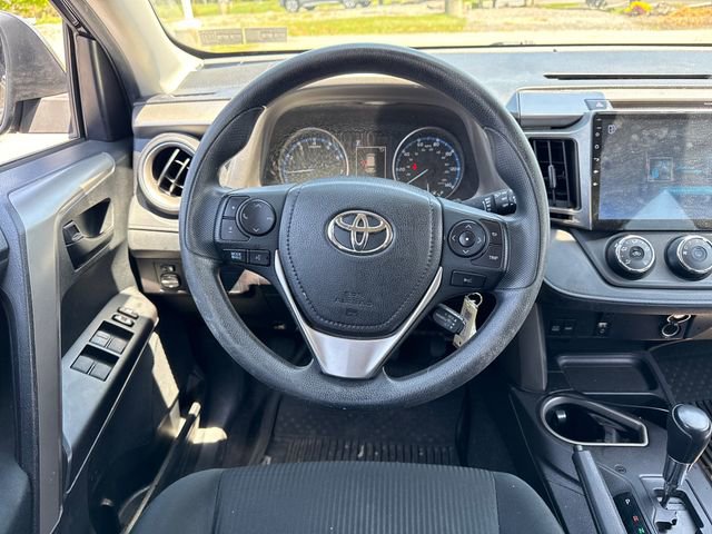 Used 2018 Toyota RAV4 LE w/ Carpet Mat Package AWD/4WD image 18