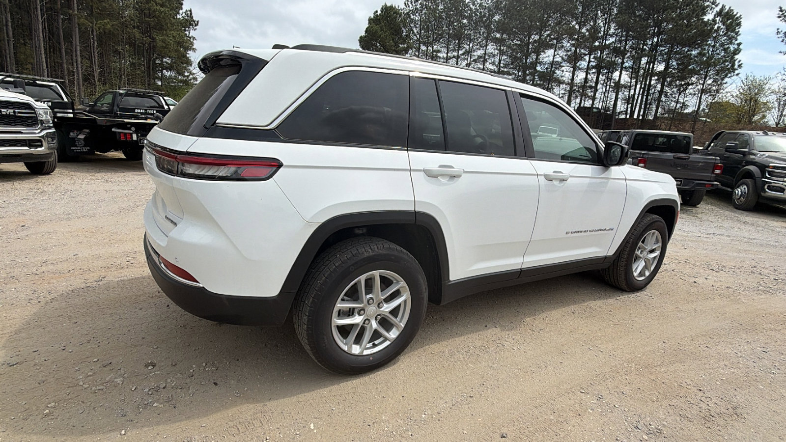 Used 2023 Jeep Grand Cherokee Laredo w/ Trailer Tow Prep Group (B) image 8