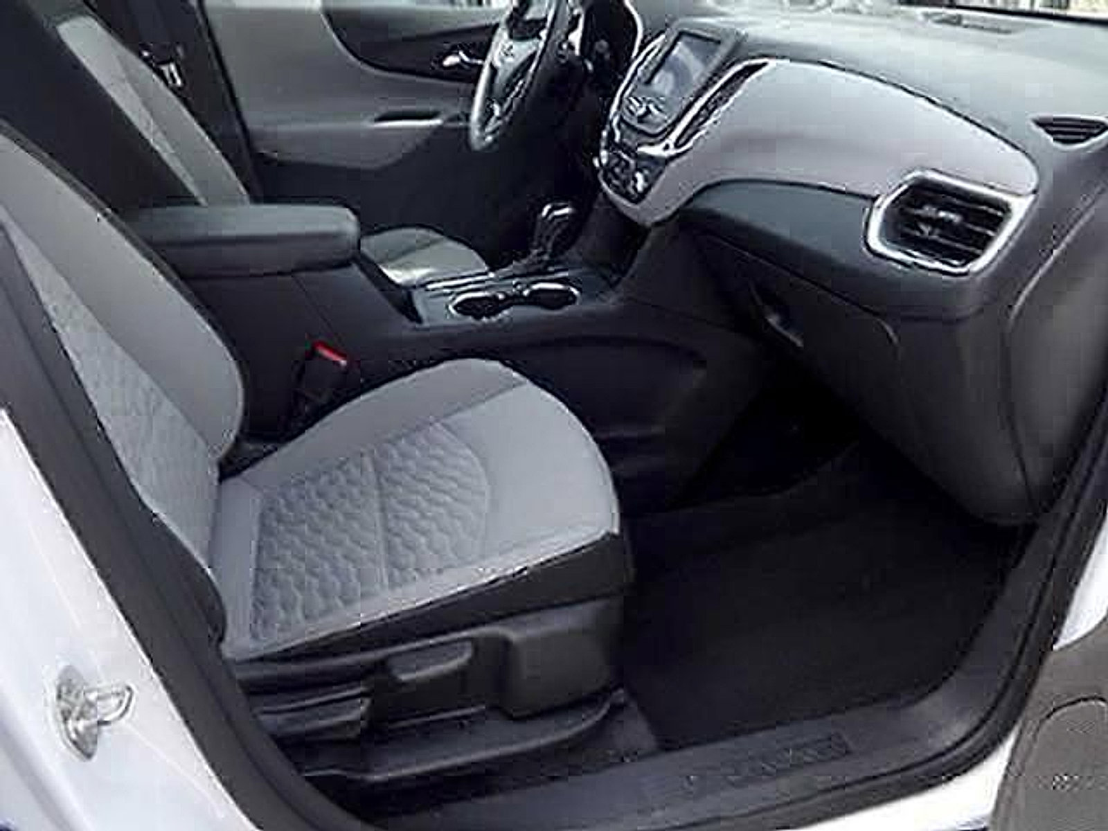 Used 2020 Chevrolet Equinox LS image 9