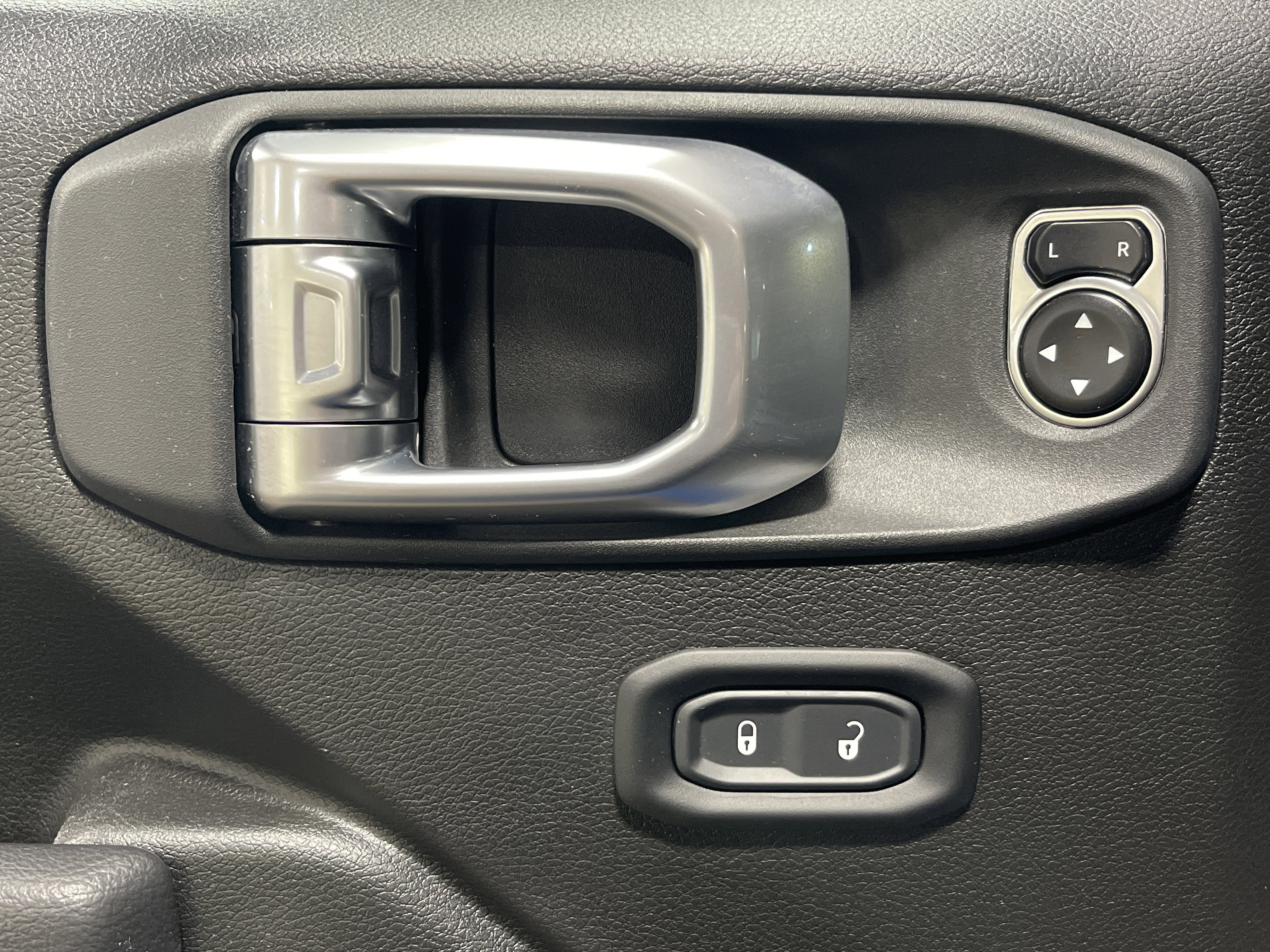 Used 2024 Jeep Gladiator Sport image 9