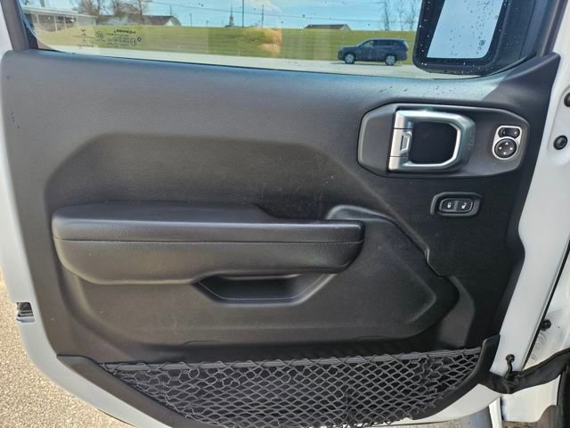 Used 2020 Jeep Gladiator Rubicon w/ Trailer Tow Package AWD/4WD image 10