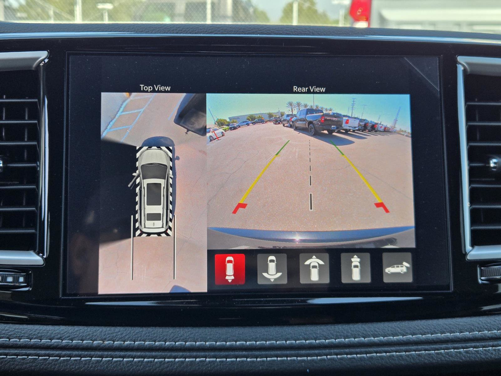 New 2027 Chrysler Pacifica Select w/ Family Tech Group AWD/4WD image 8