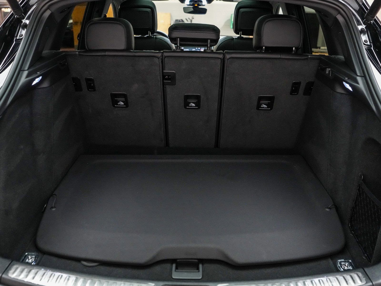 Certified 2025 Porsche Macan image 30