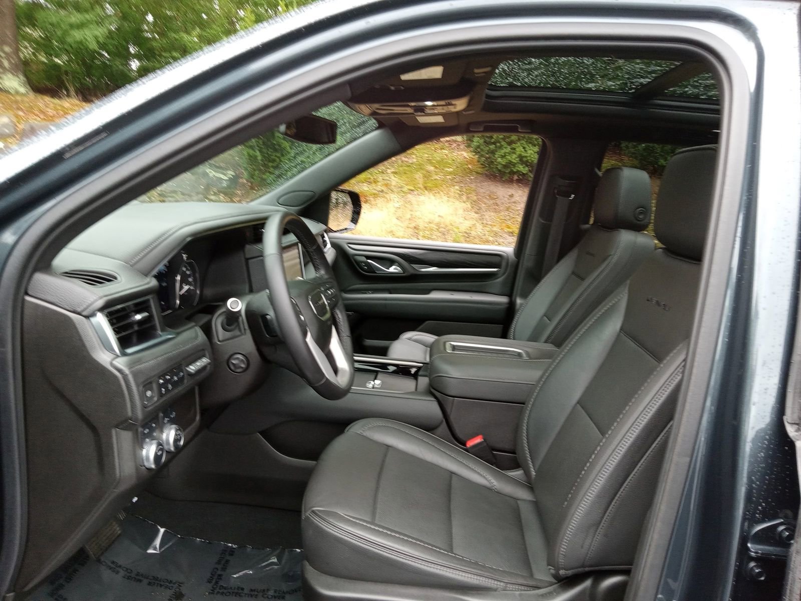 Used 2021 GMC Yukon Denali w/ LPO, Illumination Package image 10