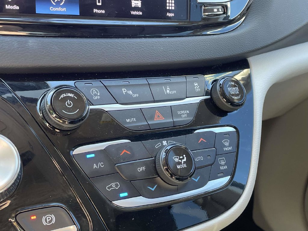 Certified 2023 Chrysler Pacifica Touring-L FWD image 40