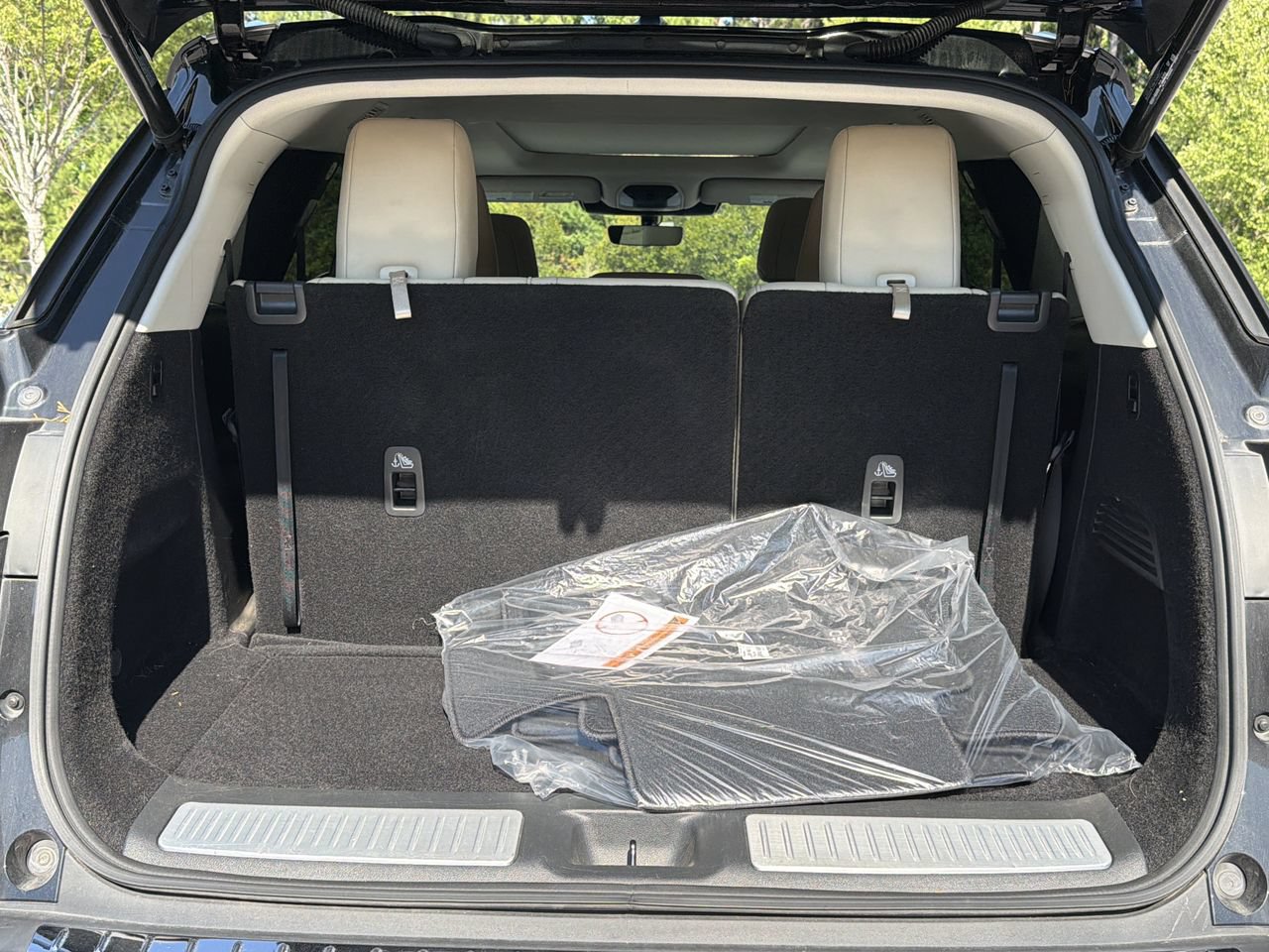 Used 2023 INFINITI QX60 Luxe w/ Cargo Package FWD image 24
