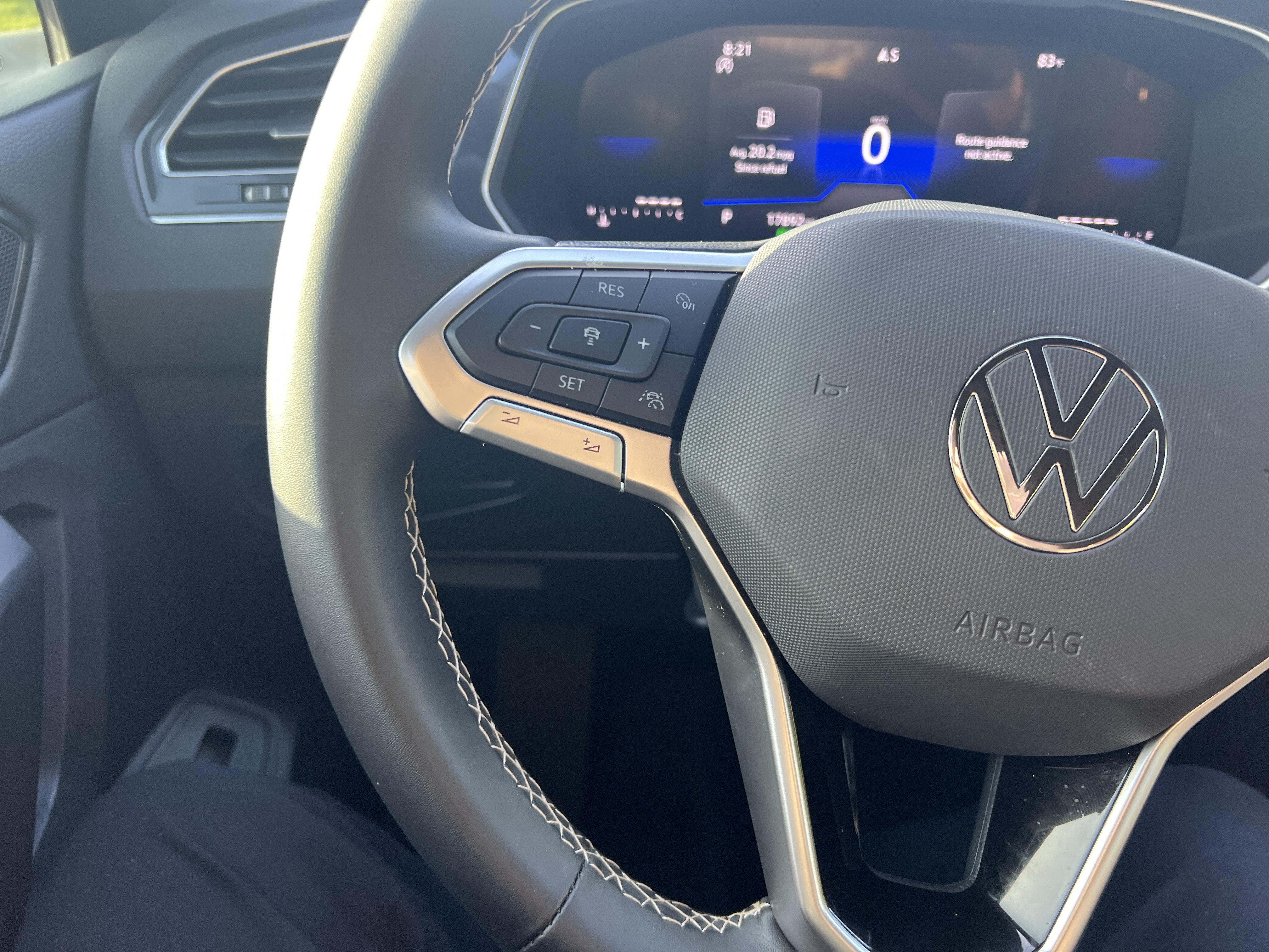 Used 2024 Volkswagen Tiguan SE w/ MDO Package, Three-Row FWD image 16