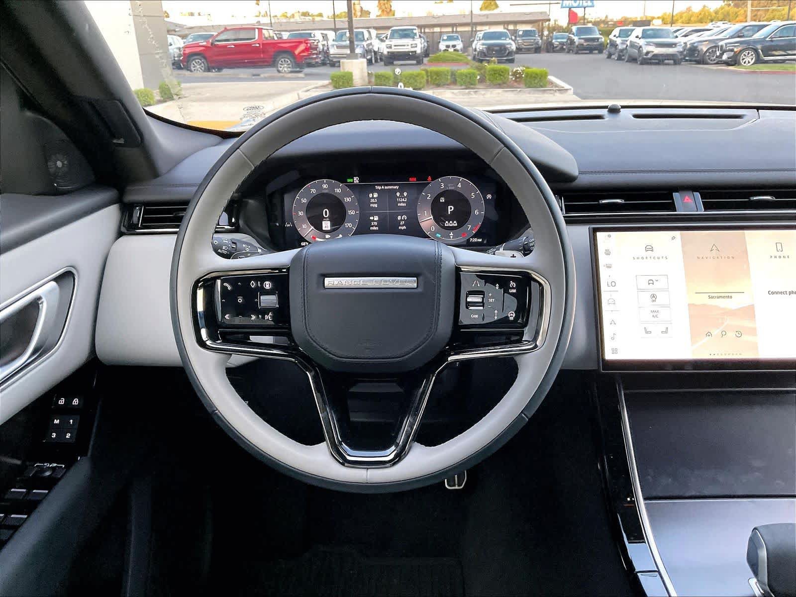 Used 2026 Land Rover Range Rover Velar Dynamic SE AWD/4WD image 8