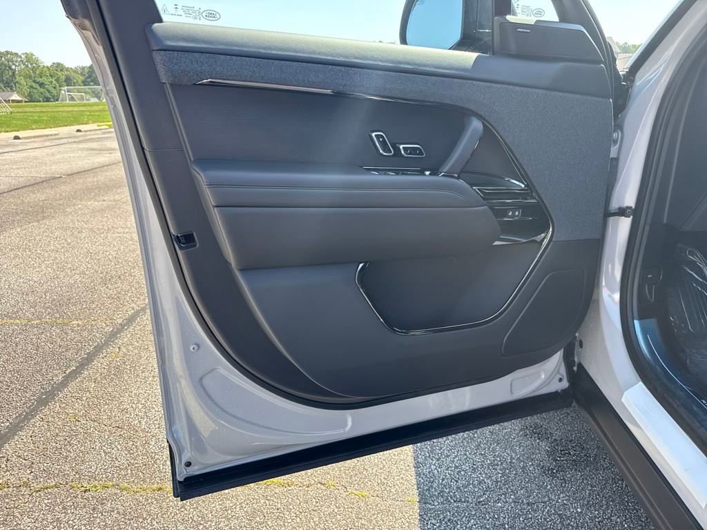 New 2025 Land Rover Range Rover Sport SE image 10
