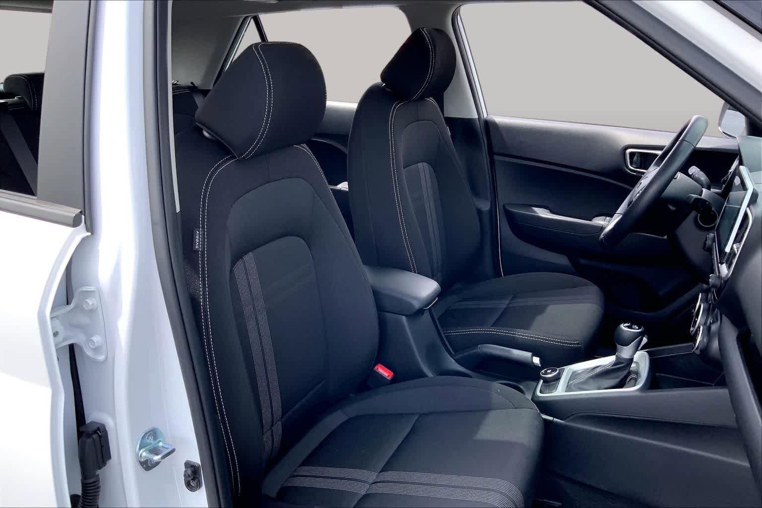 Used 2025 Hyundai Venue SEL FWD image 9
