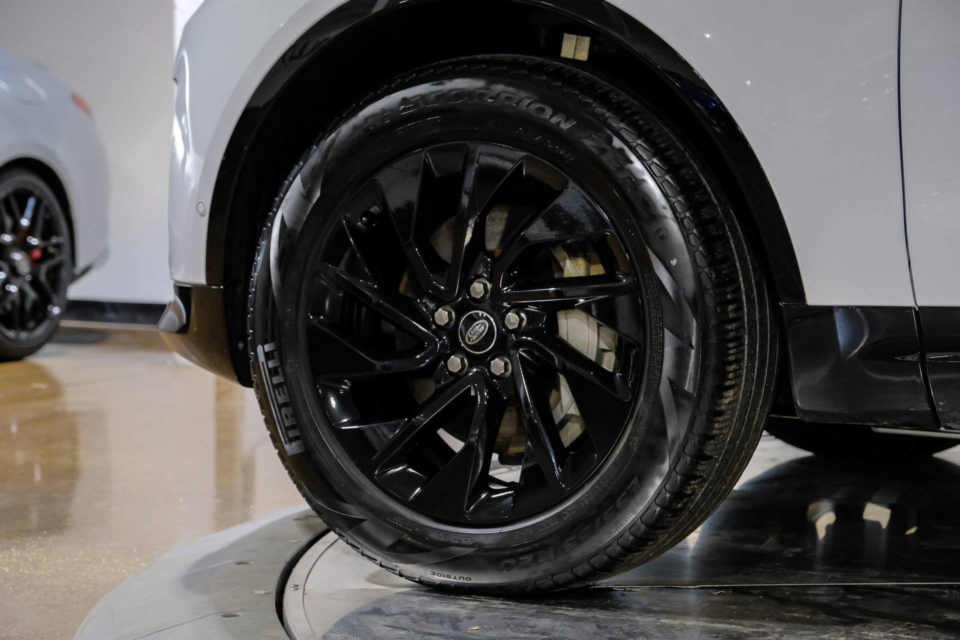 Used 2023 Land Rover Discovery S R-Dynamic image 62