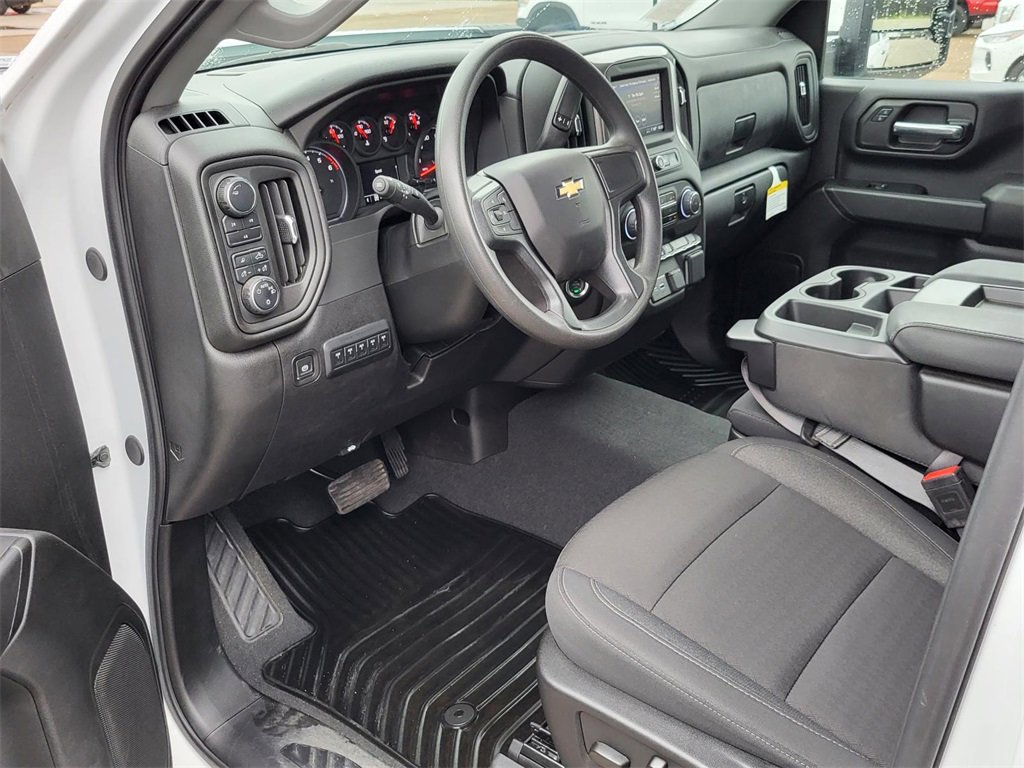 Used 2025 Chevrolet Silverado 2500 Custom w/ Custom Value Package image 15