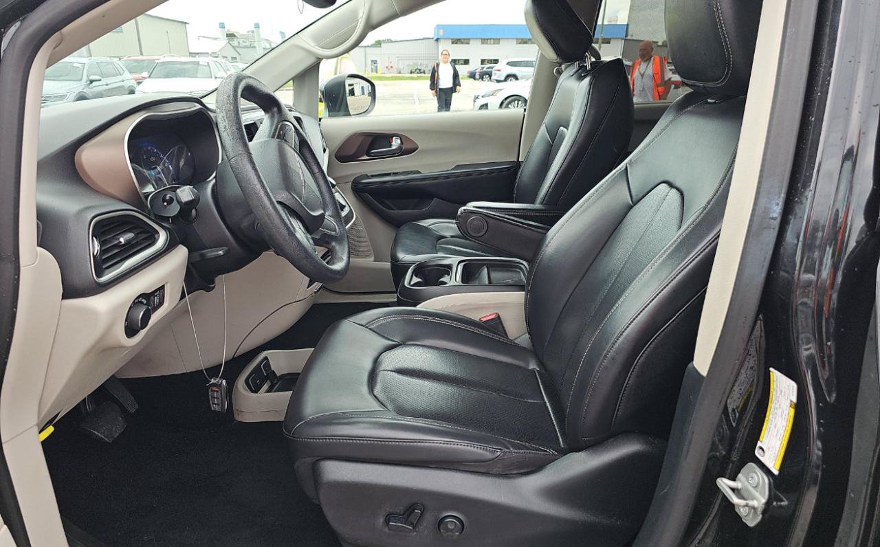 Used 2020 Chrysler Voyager Lxi FWD image 10