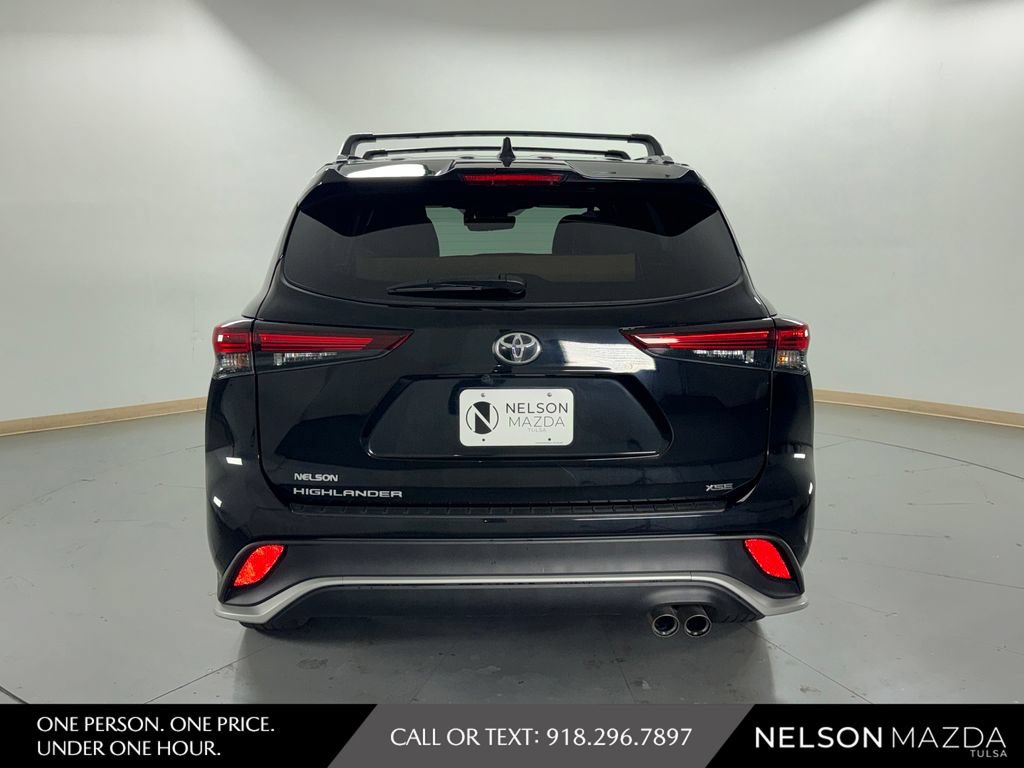 Used 2024 Toyota Highlander XSE FWD image 7