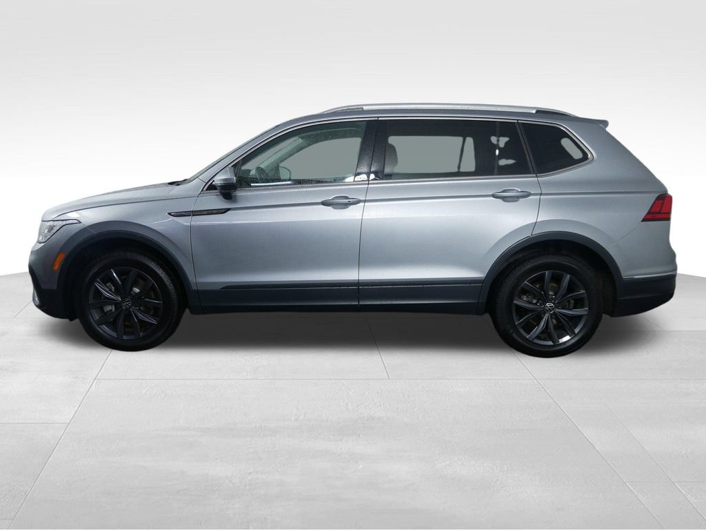 Used 2023 Volkswagen Tiguan SE w/ Panoramic Sunroof Package AWD/4WD image 6