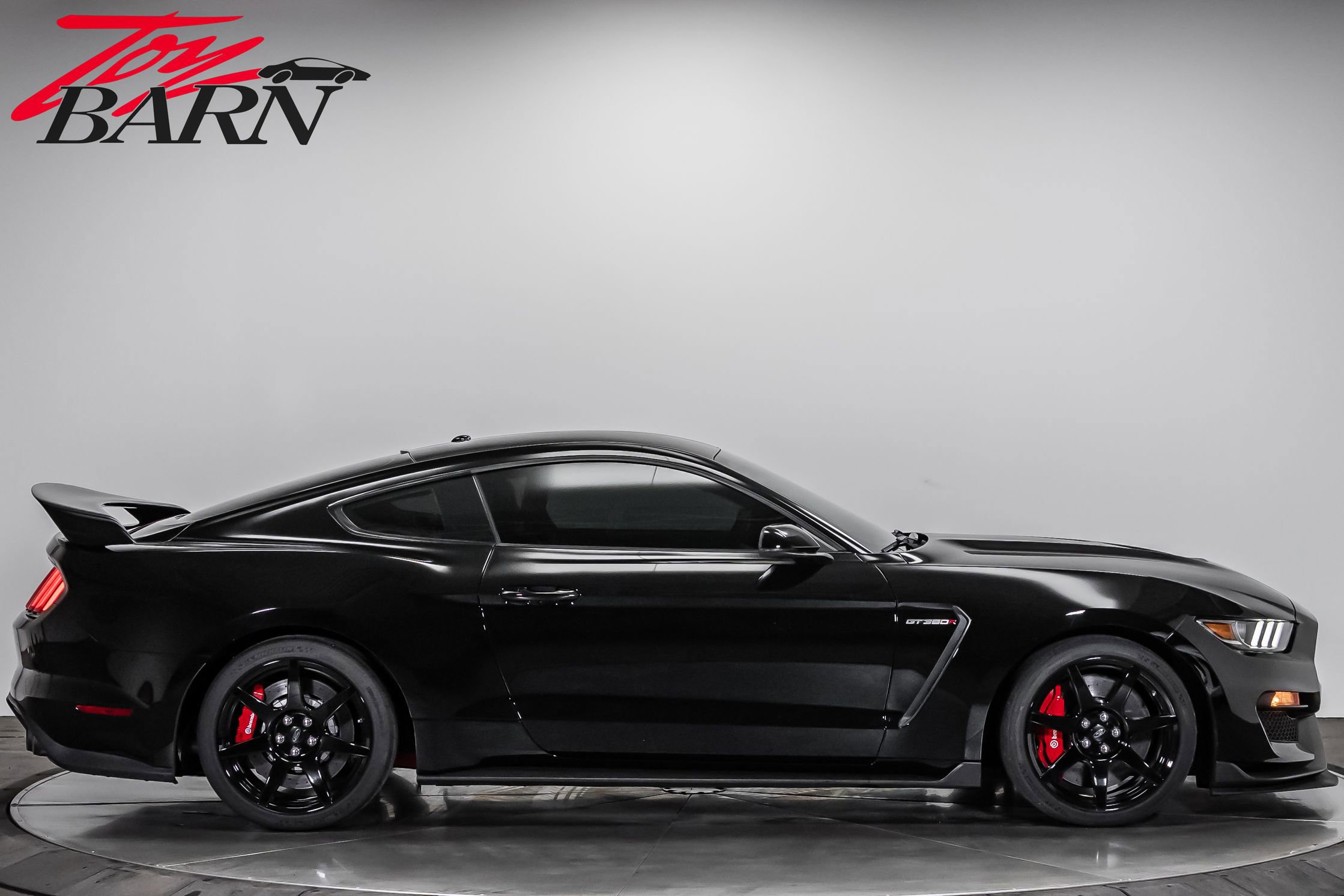 Used 2018 Ford Mustang Shelby GT350R w/ GT350R Equipment Group 920A image 6