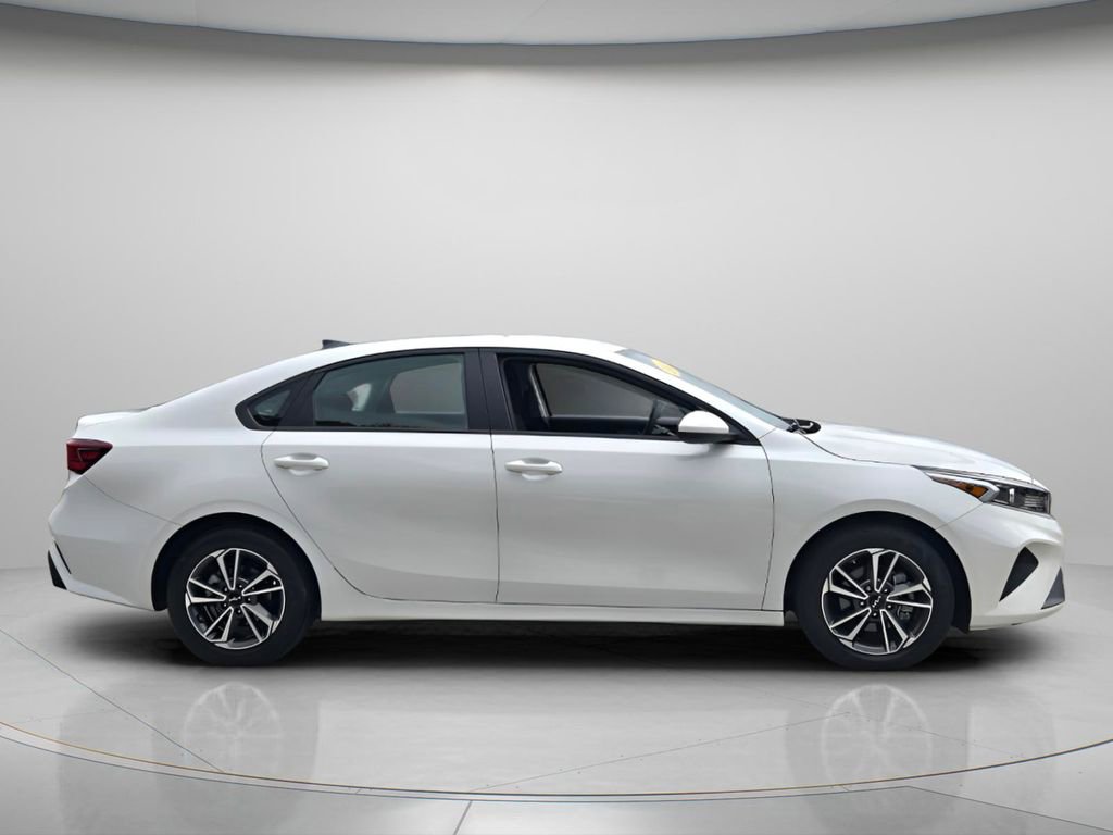 Used 2023 Kia Forte LXS FWD image 4