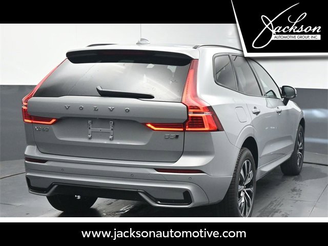 Used 2025 Volvo XC60 B5 Core w/ Climate Package image 7