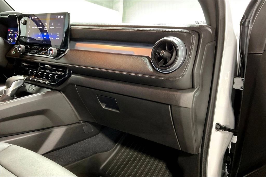 Used 2025 Chevrolet Colorado LT w/ LT Convenience Package image 19