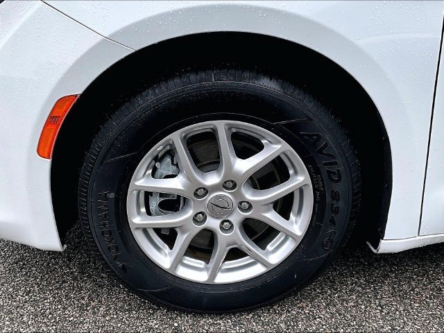 Used 2023 Chrysler Voyager LX FWD image 7