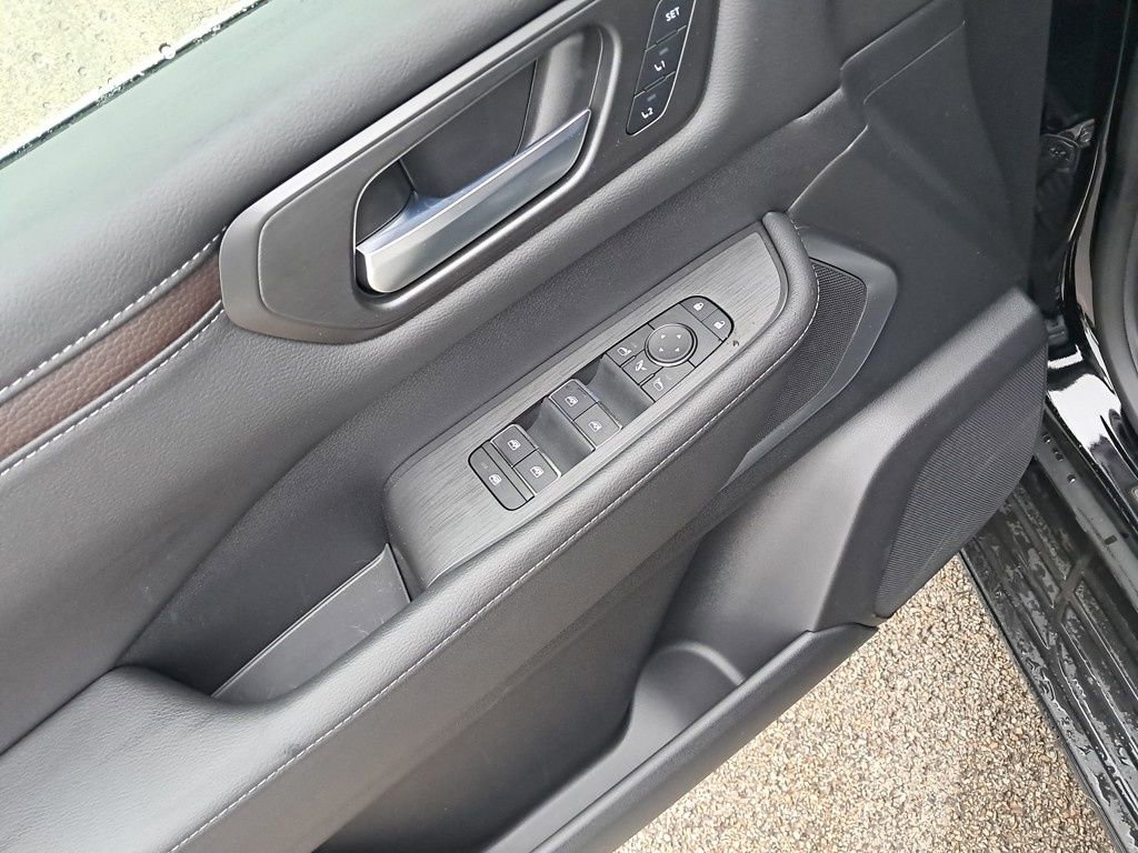 New 2025 Nissan Armada Platinum Reserve image 12