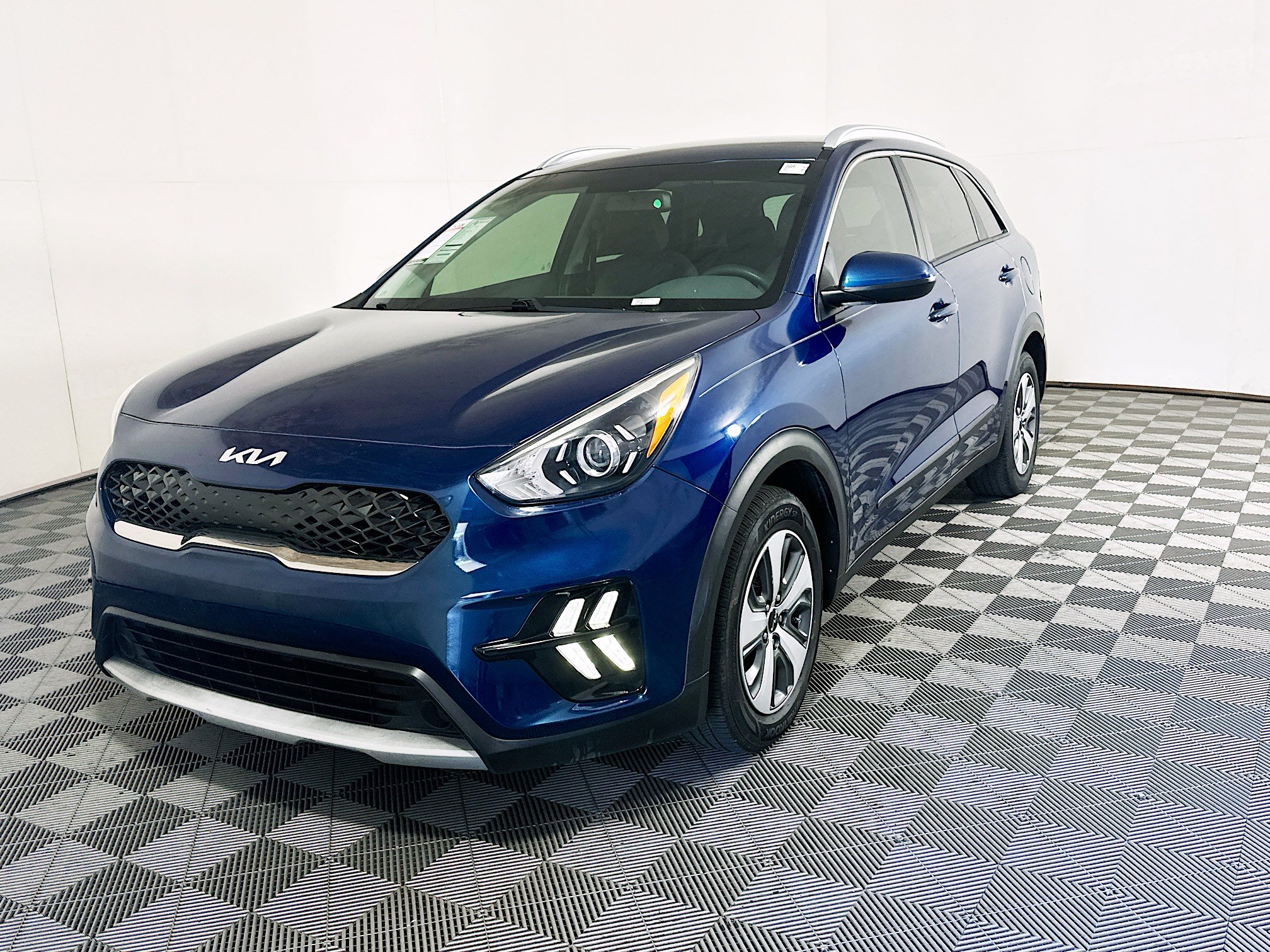 Used 2022 Kia Niro LX FWD image 7