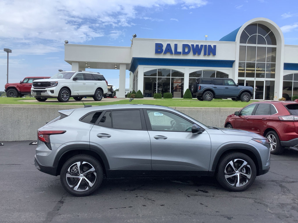 Used 2024 Chevrolet Trax ACTIV w/ Sunroof Package image 8