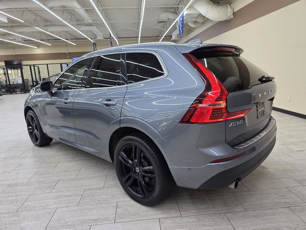 Used 2018 Volvo XC60 T5 Momentum w/ Convenience Package AWD/4WD image 8
