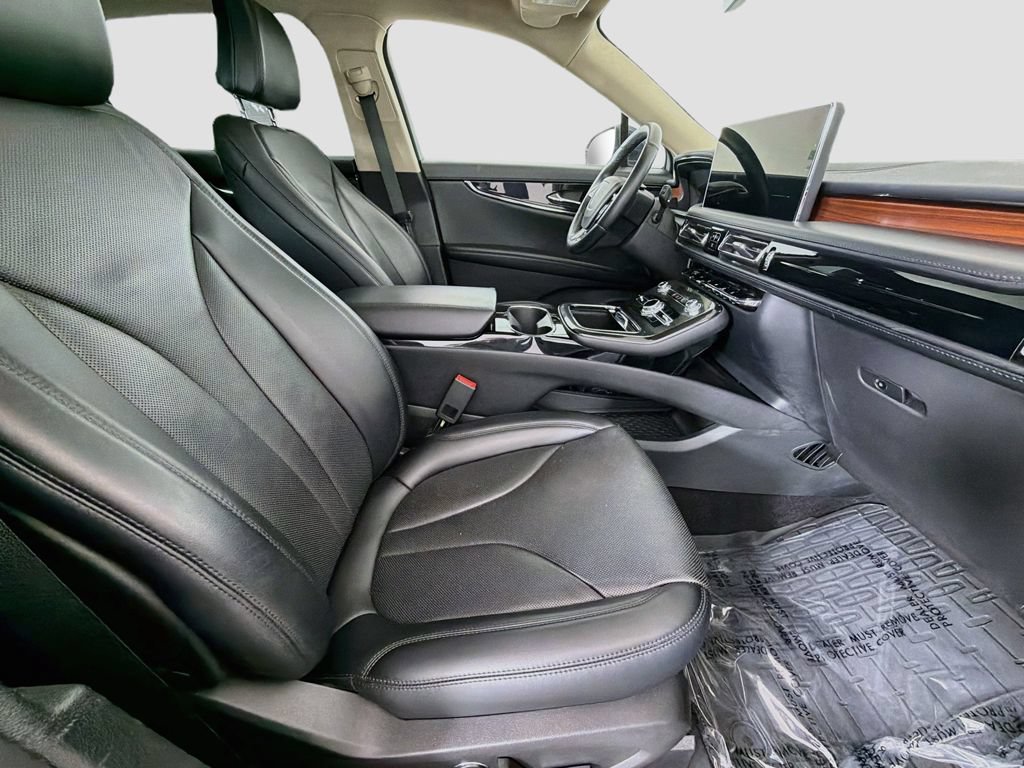 Used 2023 Lincoln Nautilus Reserve AWD/4WD image 25