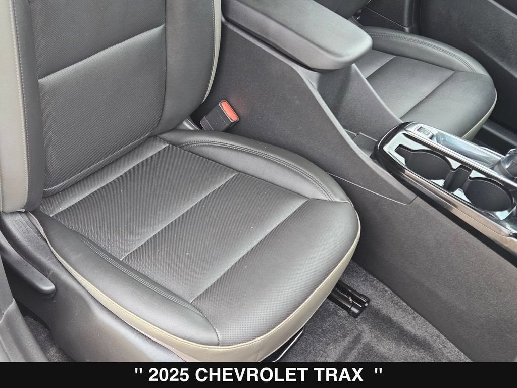 Used 2025 Chevrolet Trax ACTIV w/ Driver Confidence Package FWD image 34