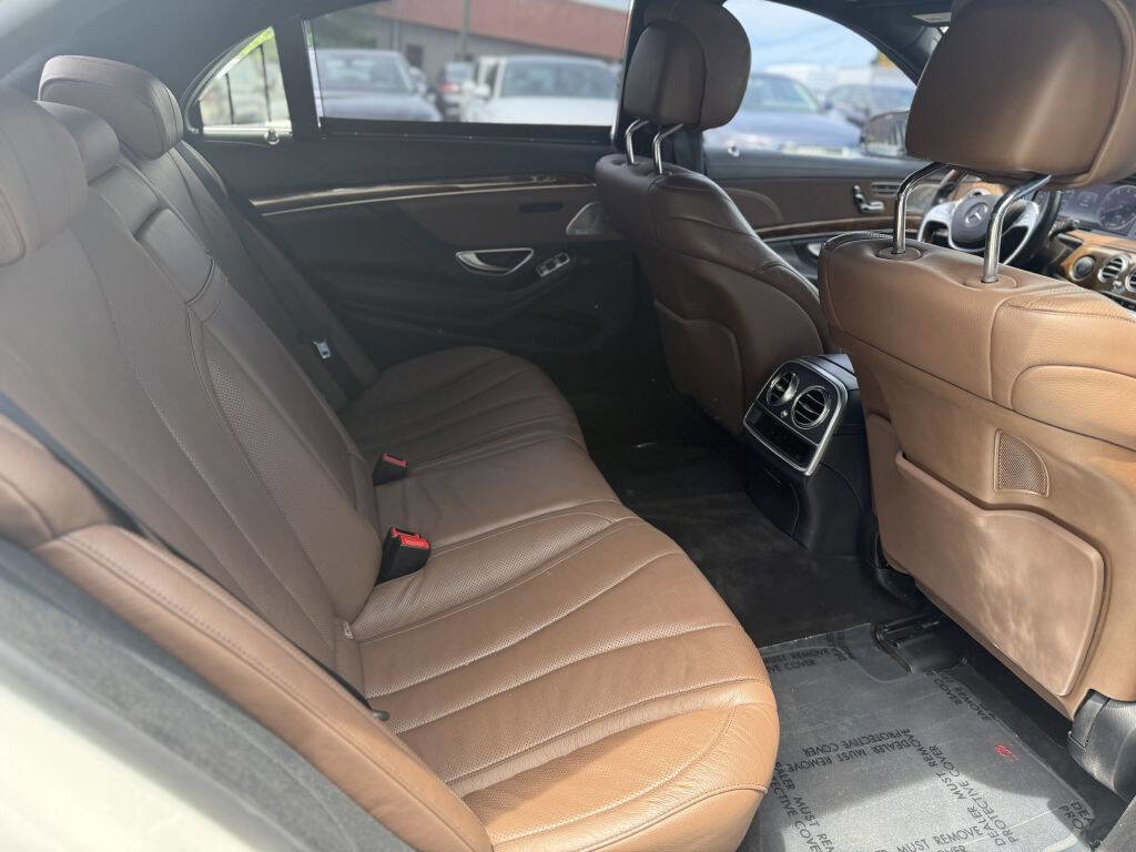 Used 2016 Mercedes-Benz S 550 4MATIC Sedan w/ Premium Package image 12