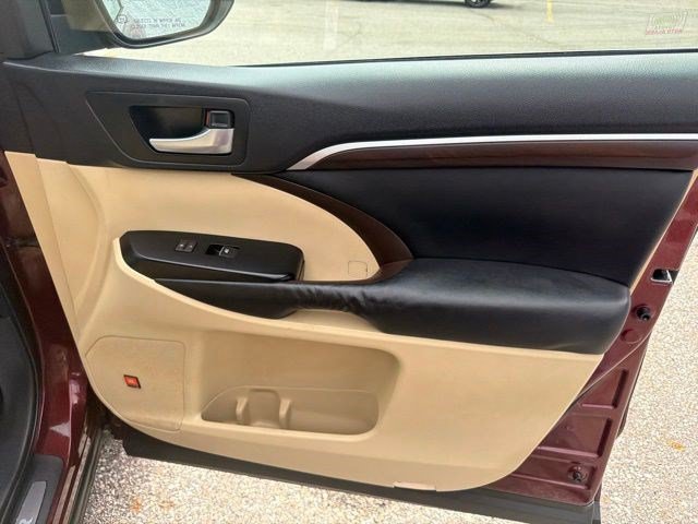 Used 2015 Toyota Highlander Limited AWD/4WD image 22