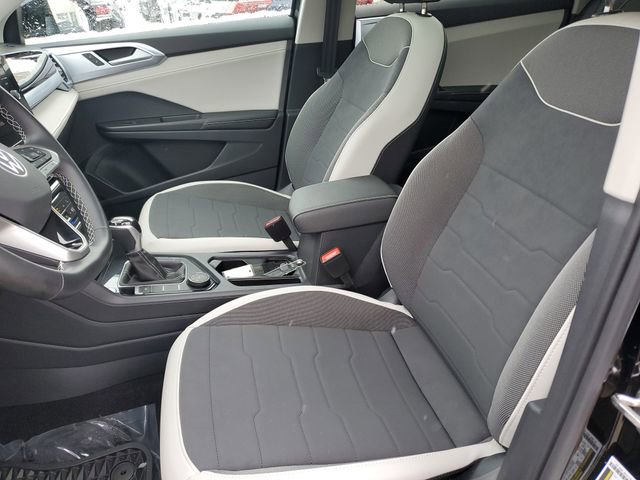 Used 2025 Volkswagen Taos SE image 16