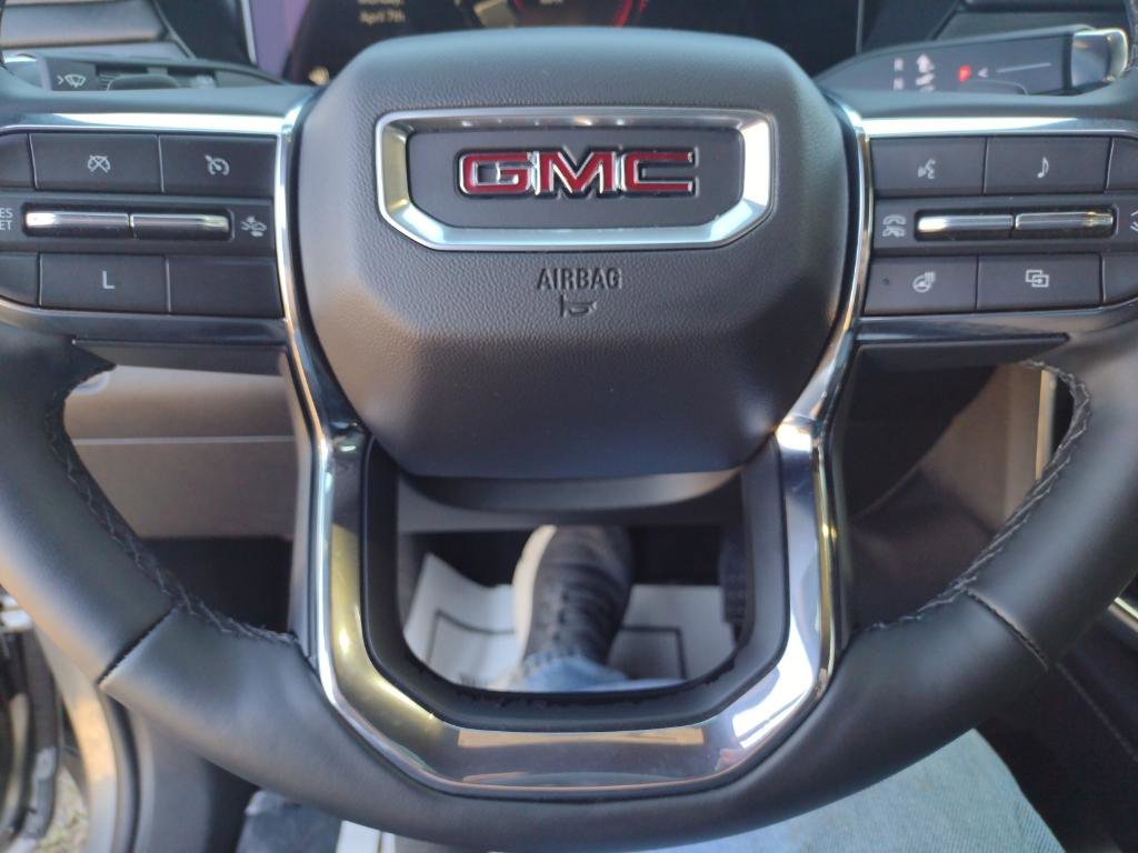 Used 2024 GMC Acadia Elevation image 12